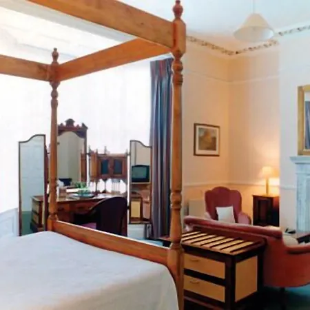 Aberdeen 招待所 4*