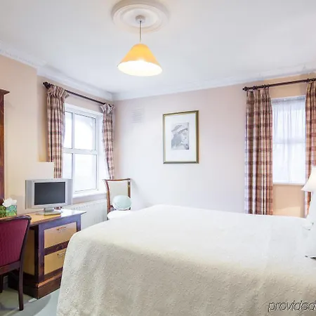 Aberdeen Guest house 4*