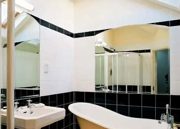 Pensión Aberdeen 4*